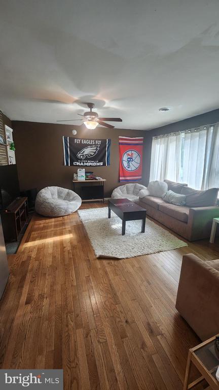 Primary Photo - 211 University Blvd