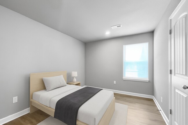 Building Photo - Beautiful Renovated Single Family Home | 3 BR/2BA Duplex| 1-Car Covered Parking |Spacious & Sunny...