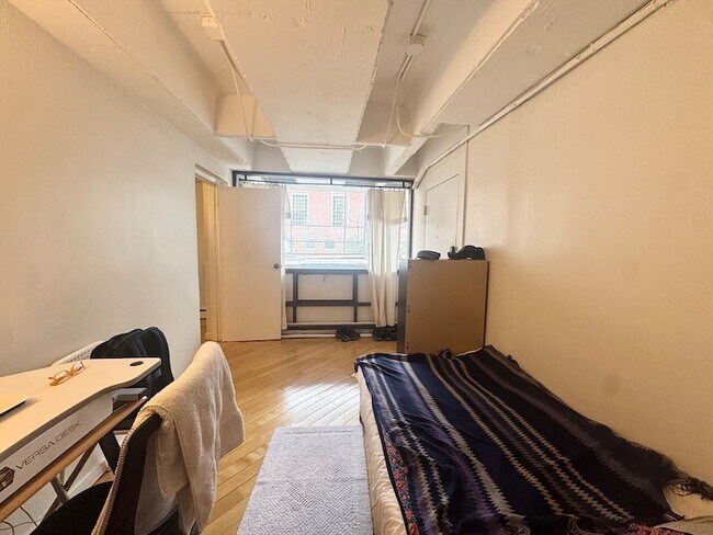 Building Photo - 1643 Cambridge St