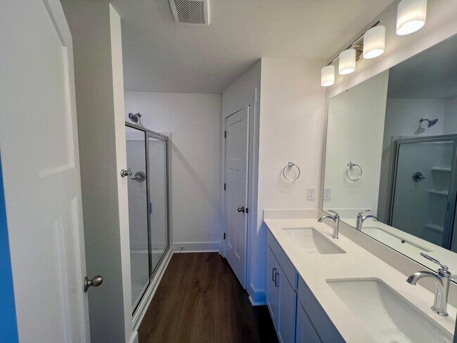 Building Photo - 1242 Cherry Orch Rd