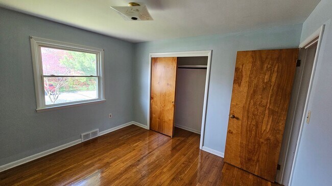 Building Photo - JUST REDUCED!  4 Bedroom Single Family Home