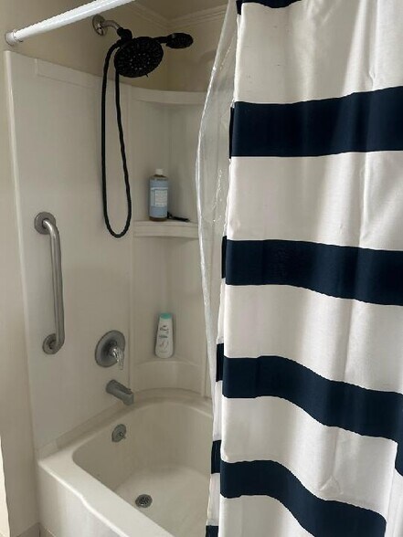 Building Photo - 1167 Main St