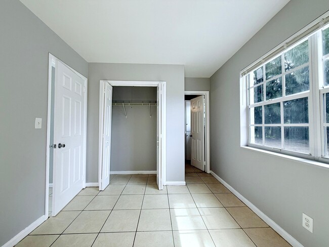 Building Photo - 4308 Greenwood Ave