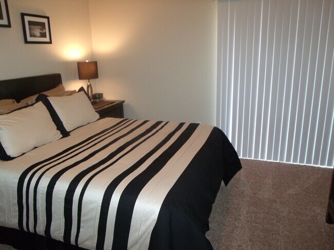 Building Photo - Fully Furnished Park Avenue Condo