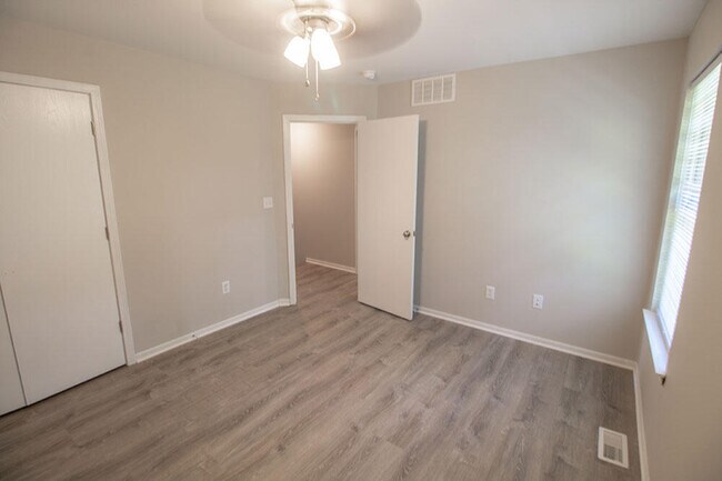 Building Photo - 1413 Greensboro Dr