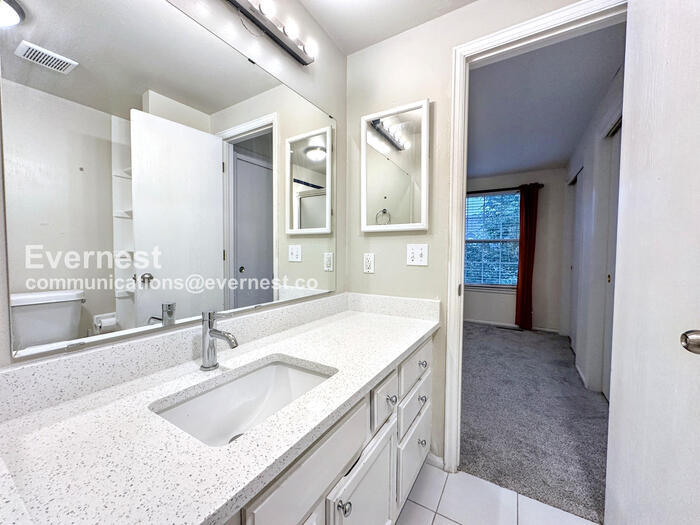 Building Photo - 7105 E Briarwood Dr