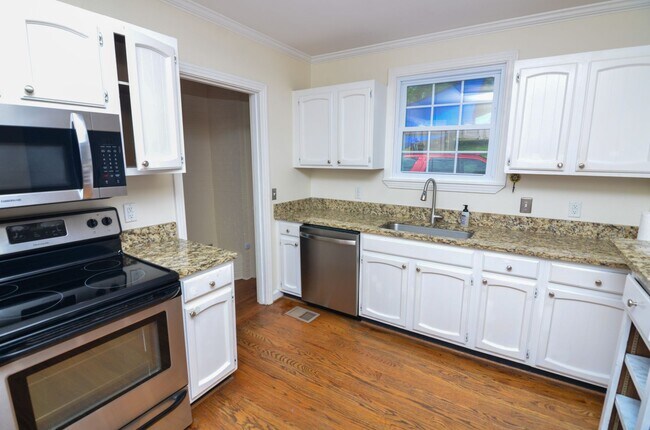 Building Photo - 815 Neartop Dr