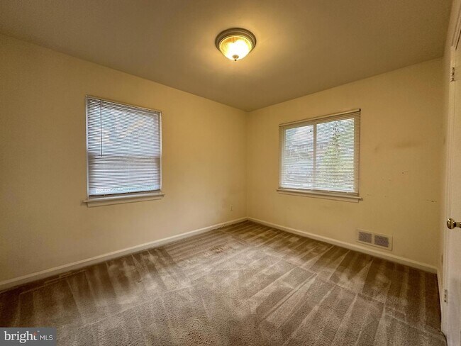Building Photo - 2237 Highland Ave