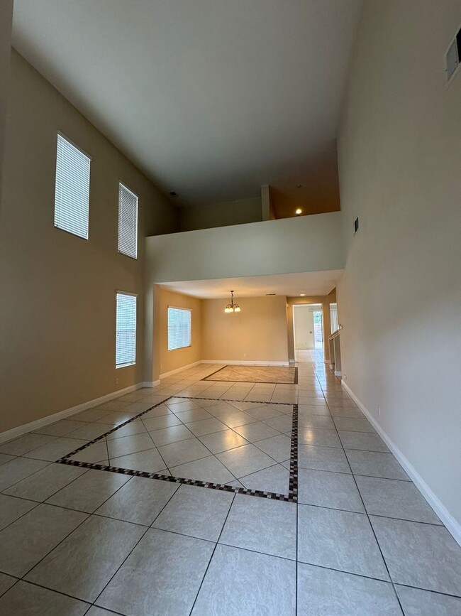 Building Photo - Nice House 5 beds 3.5 bath for lease in Eastvale