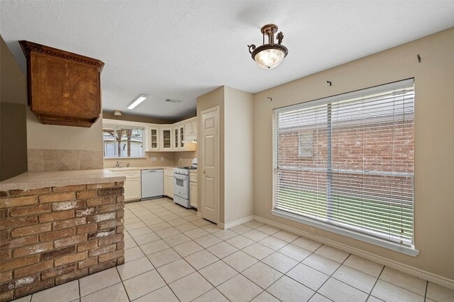 Building Photo - 14154 Whispering Palms Dr