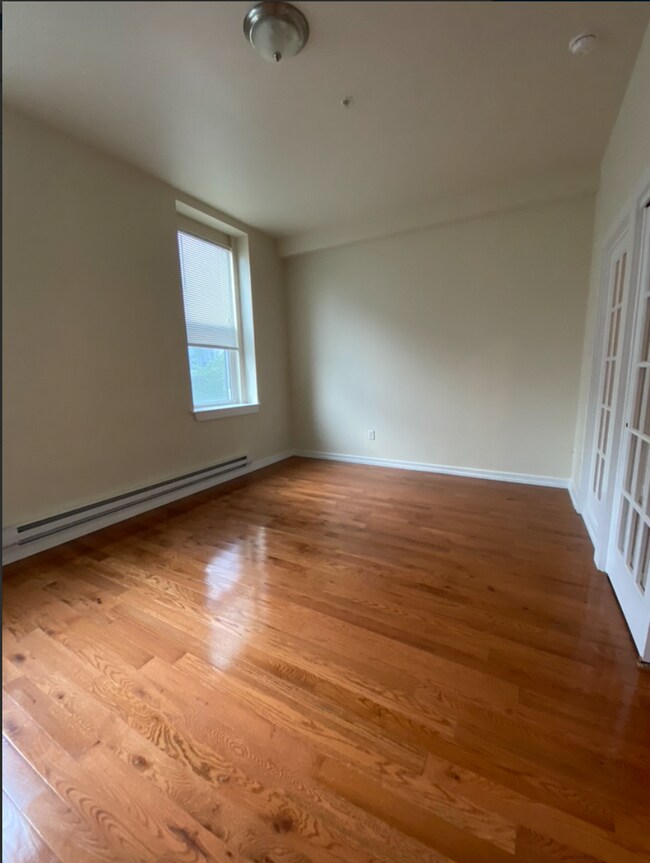 Building Photo - 415 S Broad St