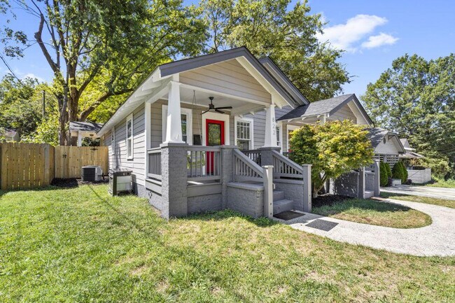 Building Photo - 822 Parkwood Ave