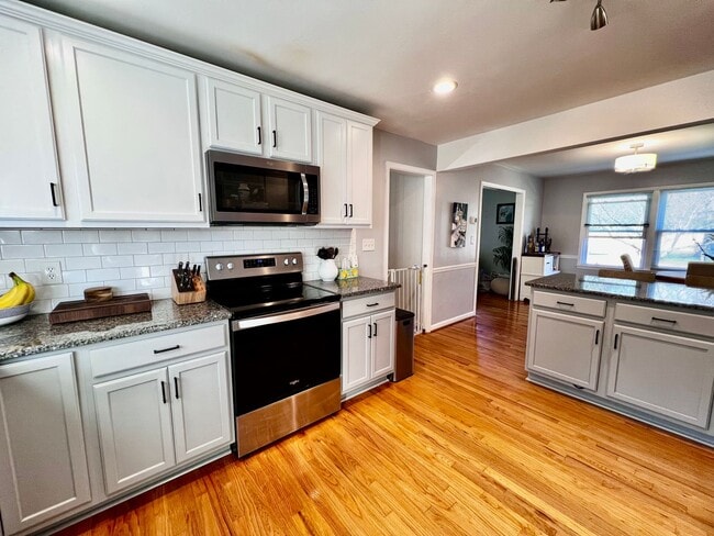 Building Photo - Beautiful All-Brick Ranch in the Heart of Kings Grant!