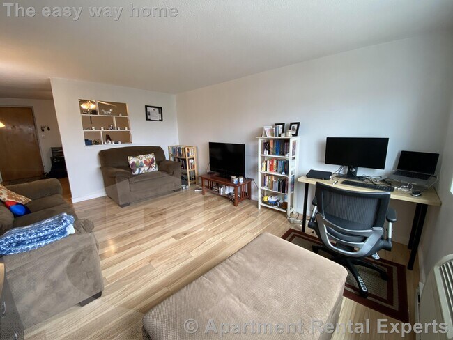 Building Photo - 94 Beacon St