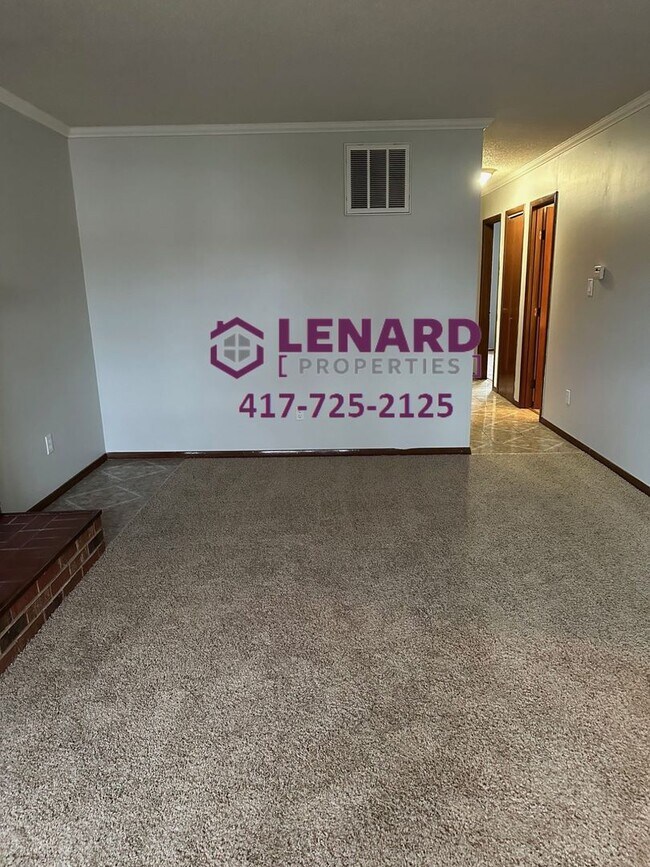 Building Photo - Lexington Duplex