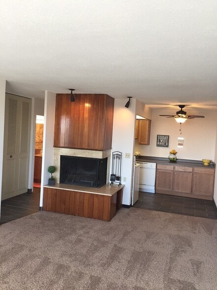 Interior Photo - Lake Summit