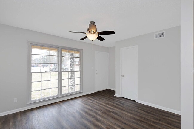 Building Photo - Newly Renovated 4BR/1.5BA Home with Large Yard + Storage Shed | Flexible Kitchen Island