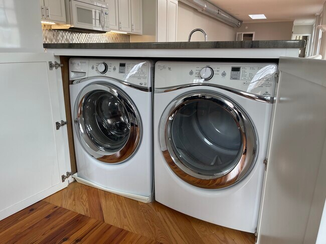 Building Photo - 116 E Council St