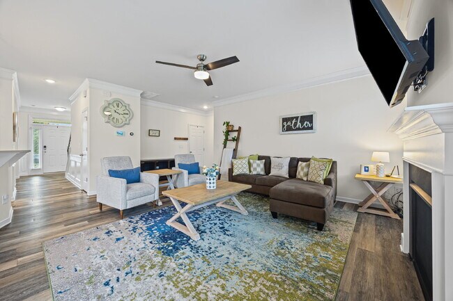 Building Photo - "Spacious 5-Bedroom Gem in Gastonia with 3...