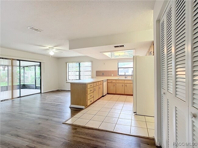 Building Photo - 1237 N Lion Cub Point