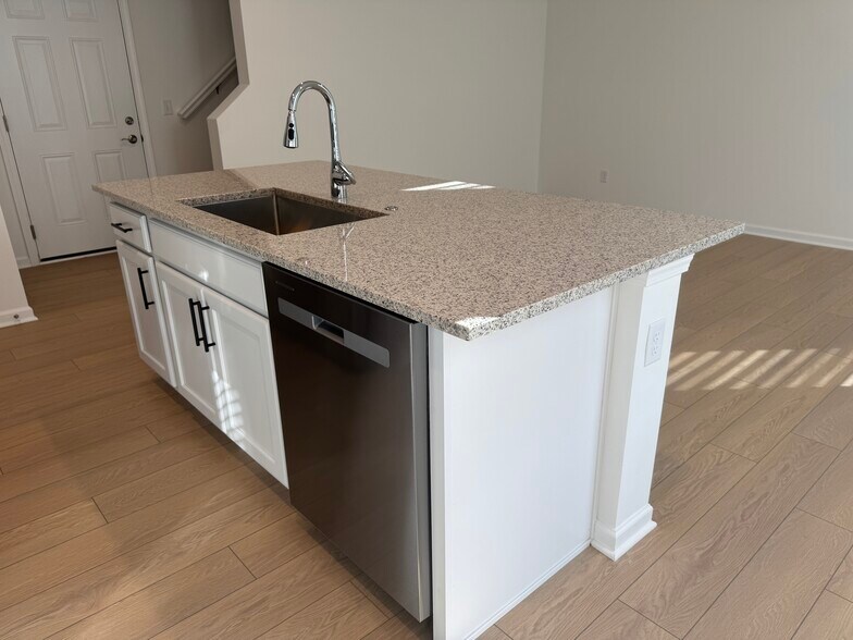 Building Photo - 5888 Butterfield Ct