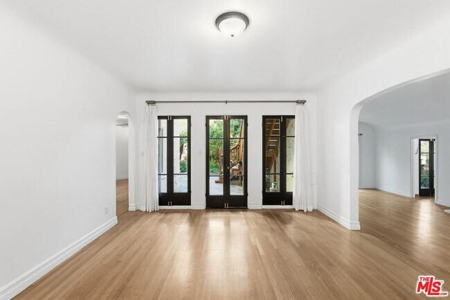 Building Photo - 1307 S Longwood Ave