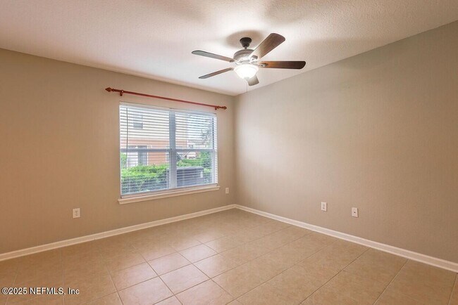 Building Photo - 1500 Calming Water Dr