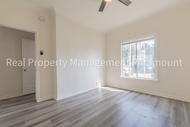 Building Photo - 2757 S Mansfield Ave