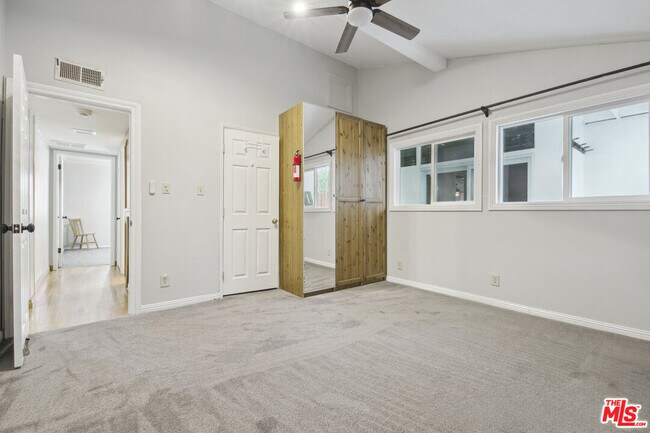 Building Photo - 5527 Columbus Ave