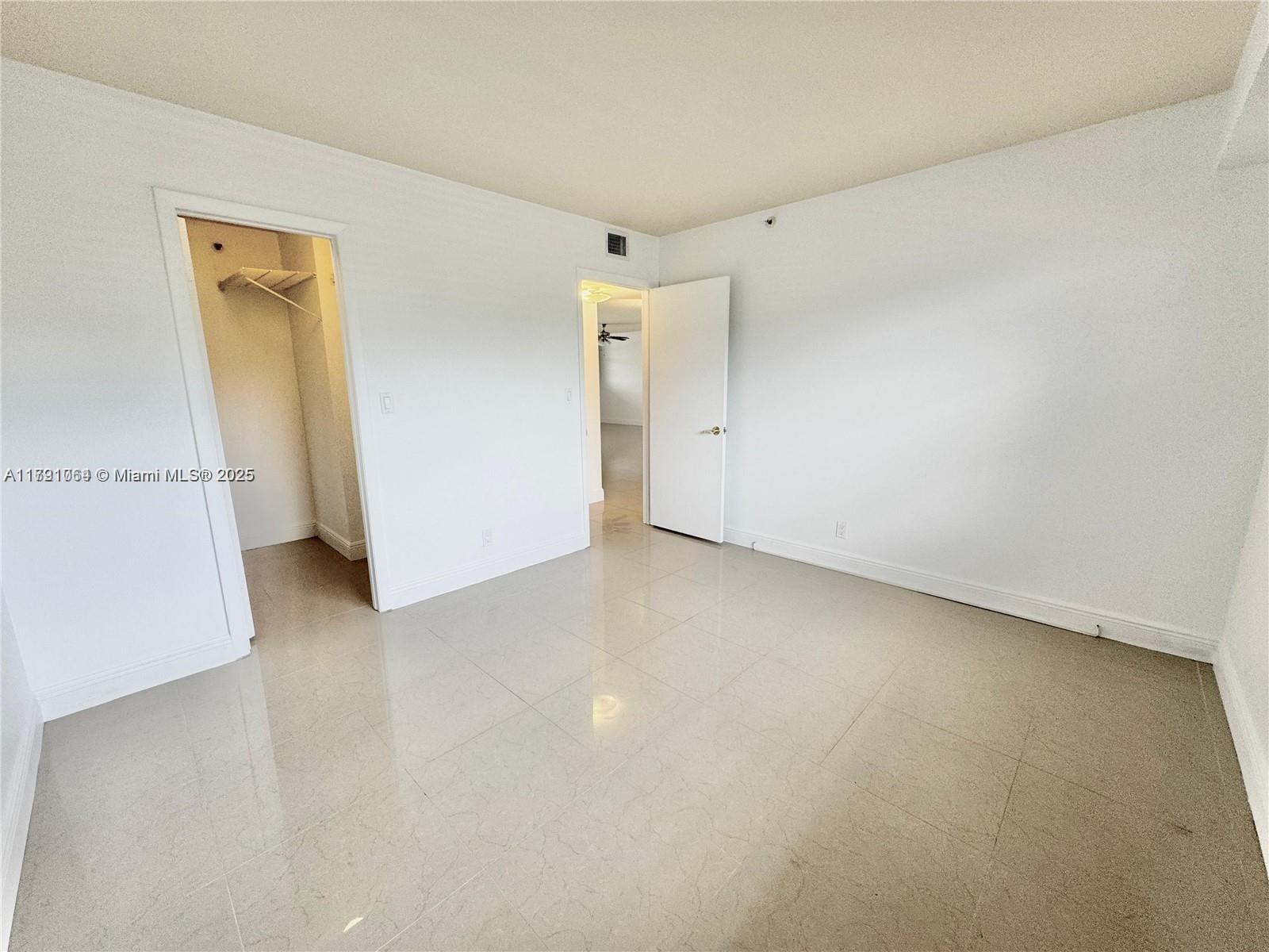 Building Photo - 3150 W Rolling Hills Cir
