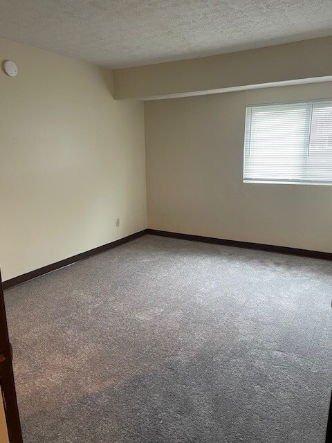 Building Photo - Hickory Way Apartments