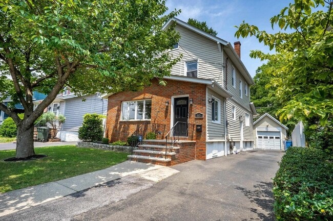 Building Photo - 85 Barrows Ave