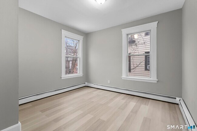 Building Photo - 260 Orchard St