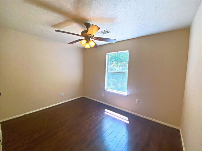 Building Photo - 16318 Long Valley Ct