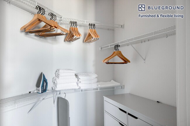 Building Photo - 5550 Grosvenor Blvd