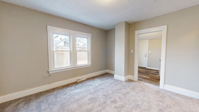 Building Photo - Stockyards Area - 2 Bedrooms - Single Fami...