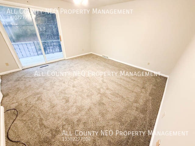 Building Photo - 1376 Forest Glen Dr