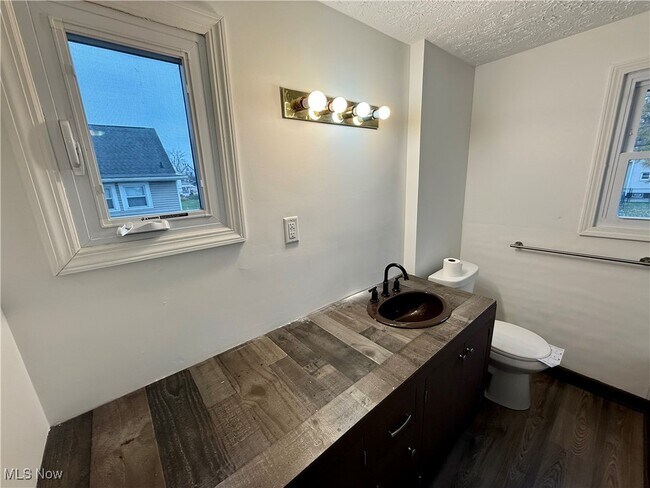 Building Photo - 846 Lee Dr