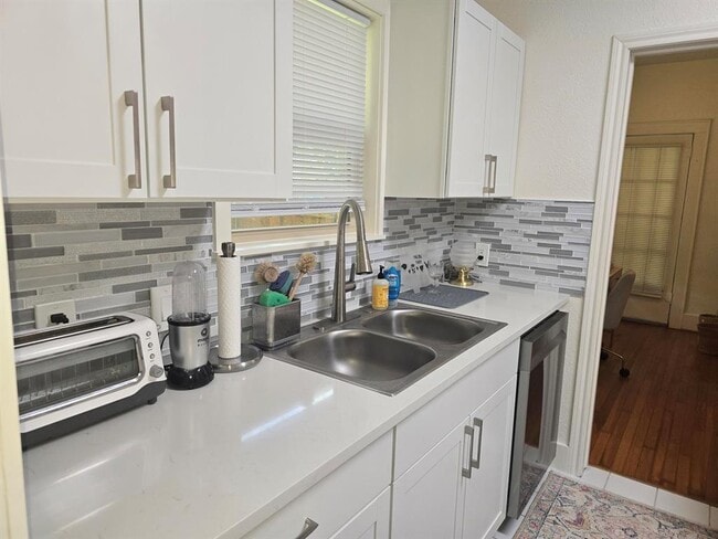 Building Photo - 1701 Forest Trail