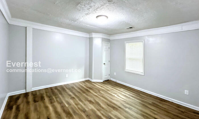 Building Photo - 2168 Rexford Dr