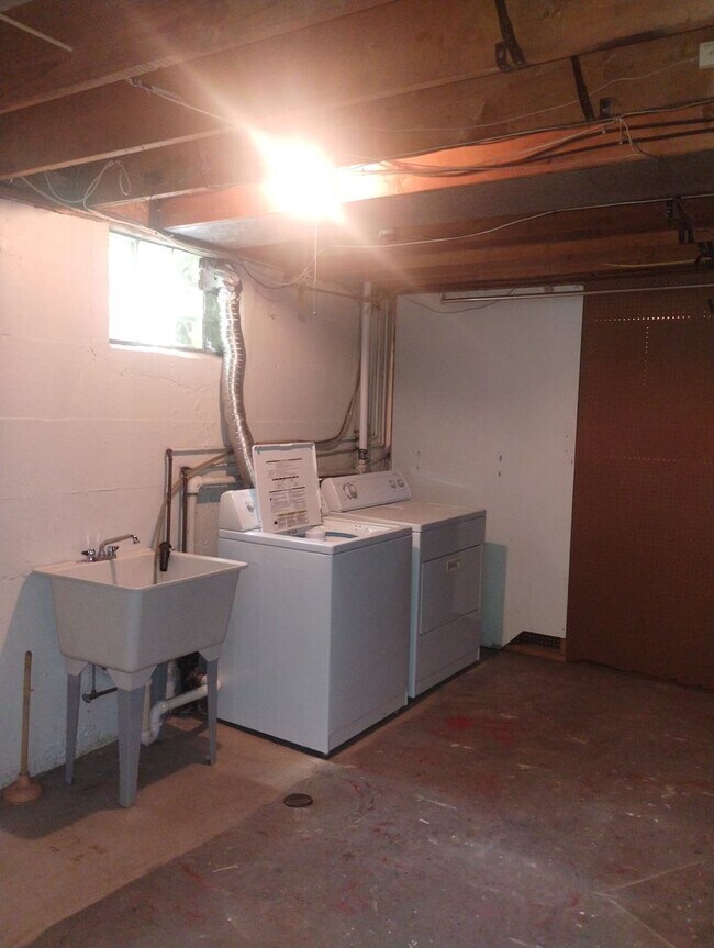 Building Photo - Quaint Duplex with a private Basement, Garage Space & Patio