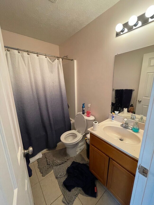 Building Photo - **AUGUST 2027** 3 Bedroom 3.5 Bathroom House