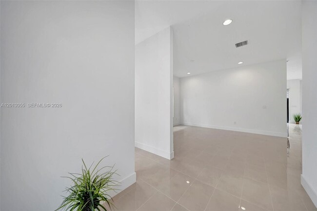 Building Photo - 1454 SW 23rd St