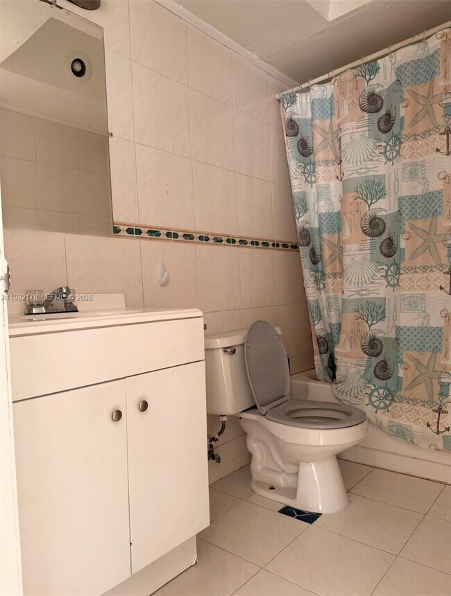 Building Photo - 2025 NE 164th St