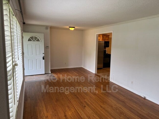 Building Photo - 6943 Walmer St