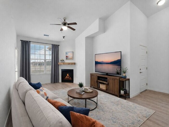 Building Photo - 2BR Condo w/ Fireplace, In-Unit Laundry & A/C in Parker