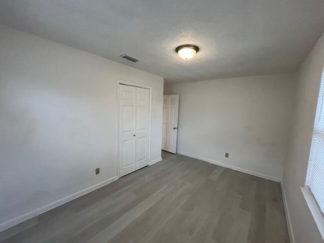 Building Photo - Nice 3 Bedroom 2 Bathroom House in Little Rock, Arkansas