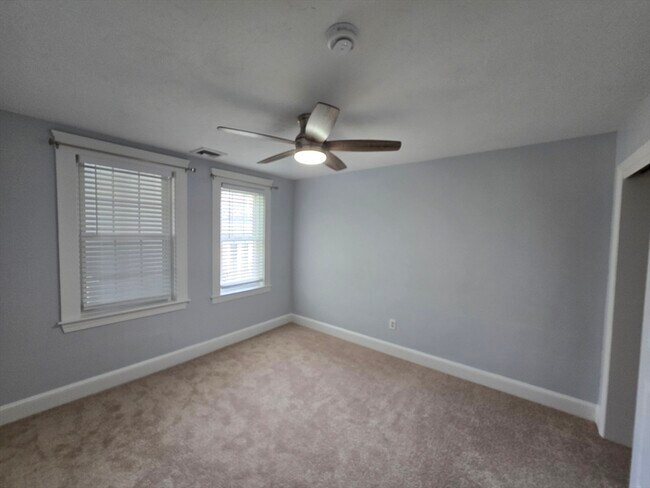 Building Photo - 288 Pleasant St