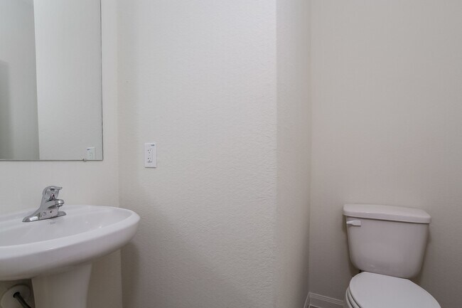 Building Photo - 27008 Leonardo Dr