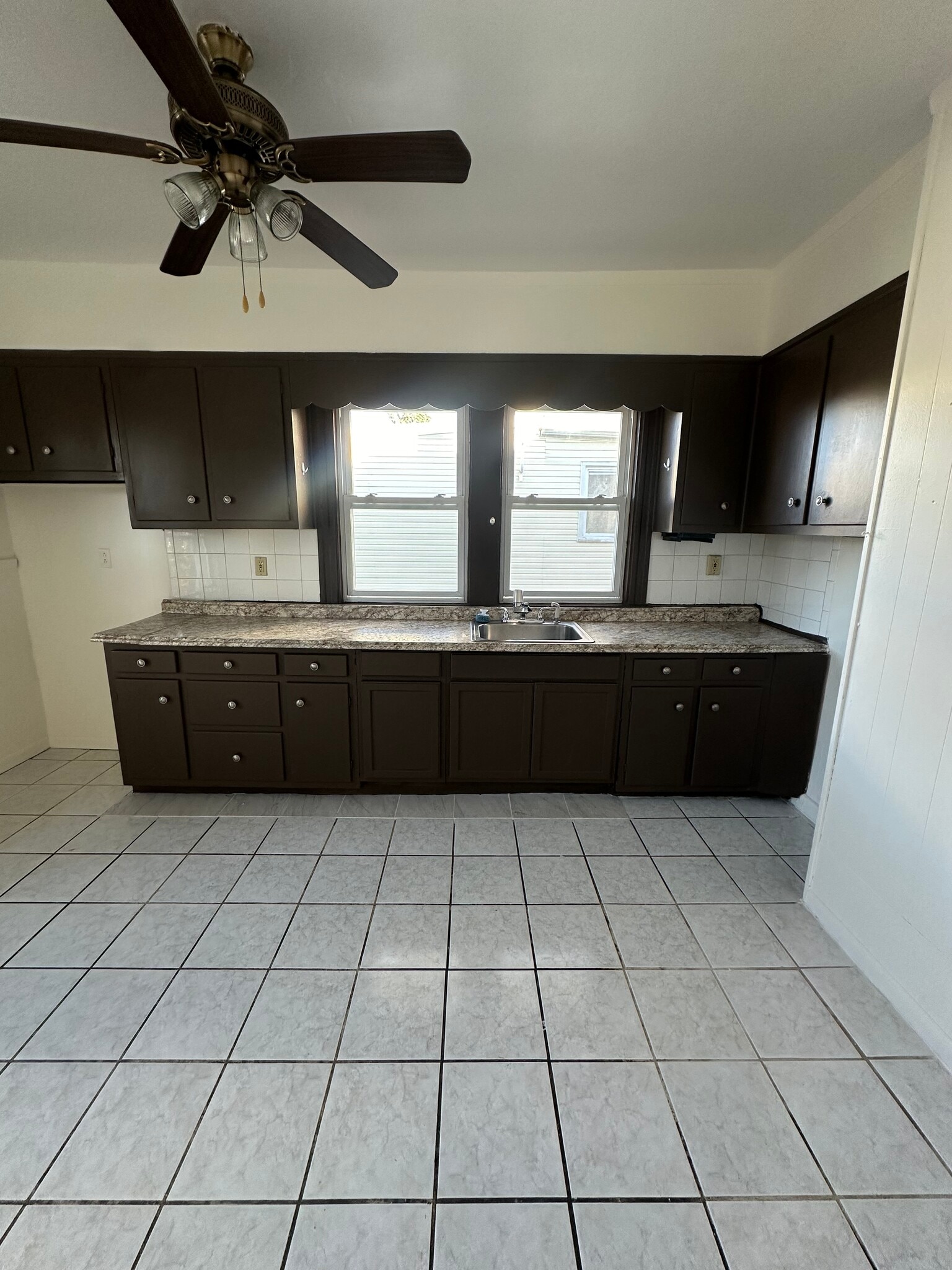 Building Photo - 18 Noll Pl